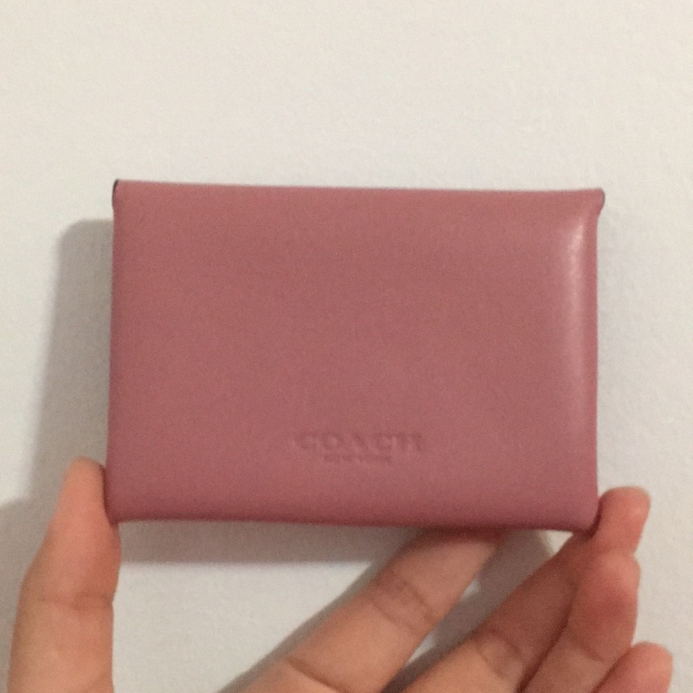 Small Light Pink Coach Leather Turnlock Opening Cardholder Wallet - Picture 2 of 5